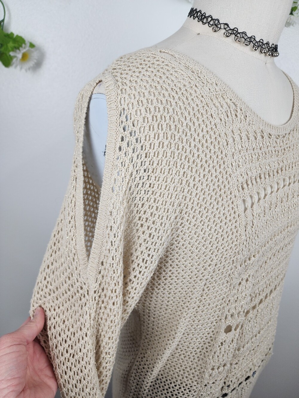 Charming Charlie Beige Open-Knit Sweater - Gold Sparkle - Cold Shoulder Sz XL - Picture 4 of 7